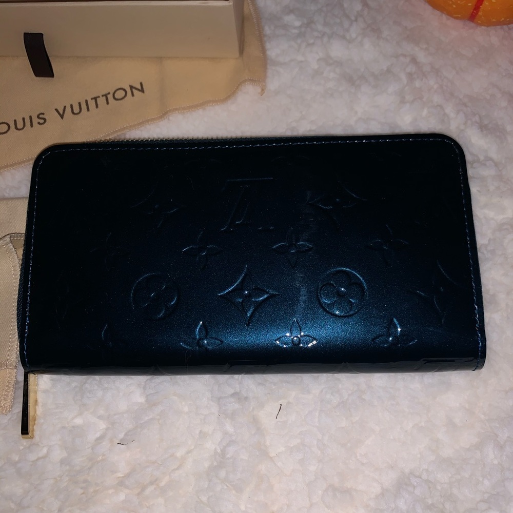 NWT Auth Louis Vuitton Vernis Zippy Blue/Green